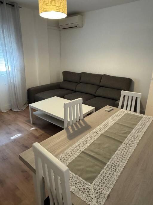 Apartamento Chicharro A Baeza Bagian luar foto